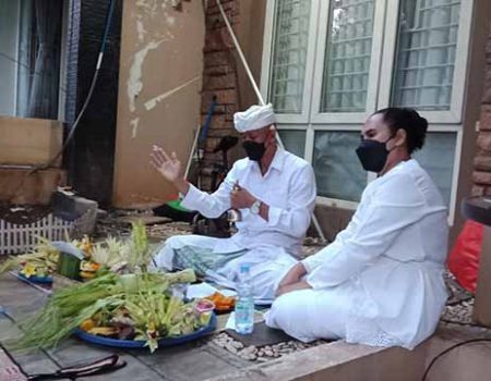 Prosesi Upakara Pecaruan di Rumah